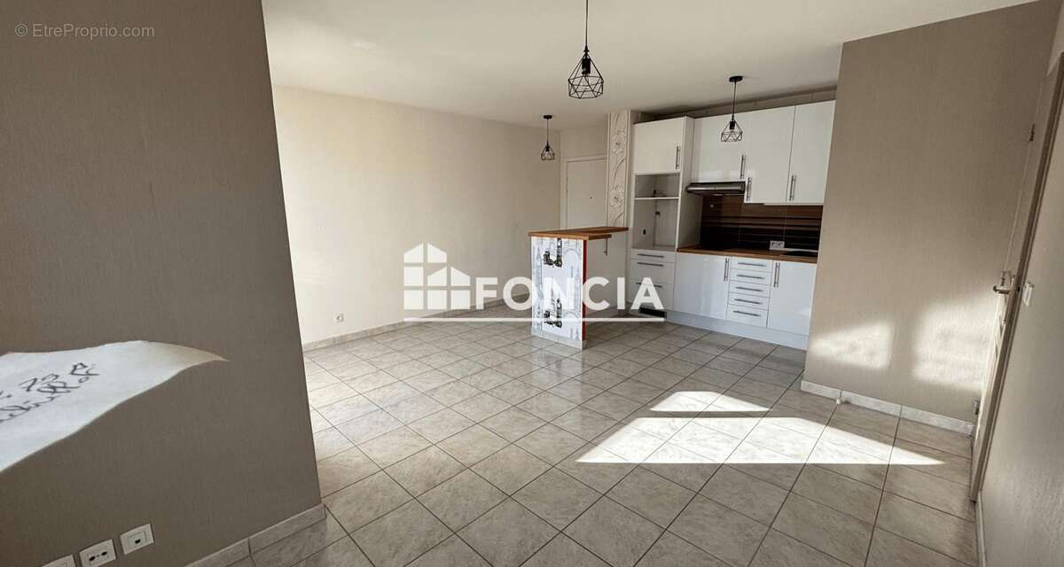 Appartement à MEYZIEU