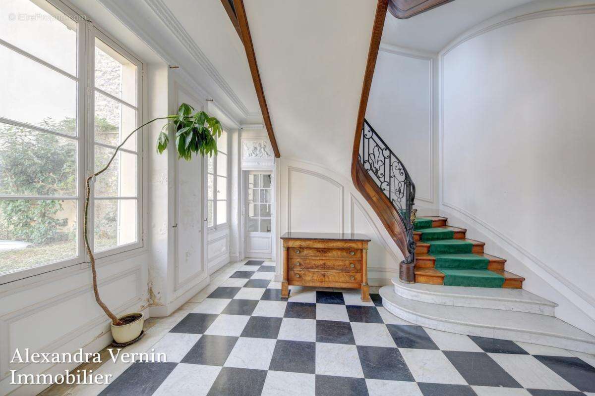 Magnifique appartement au sein d'un prestigieux hôtel particulier rue de Lorraine - photo 13
