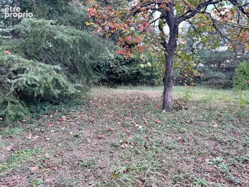 Terrain à MEYREUIL
