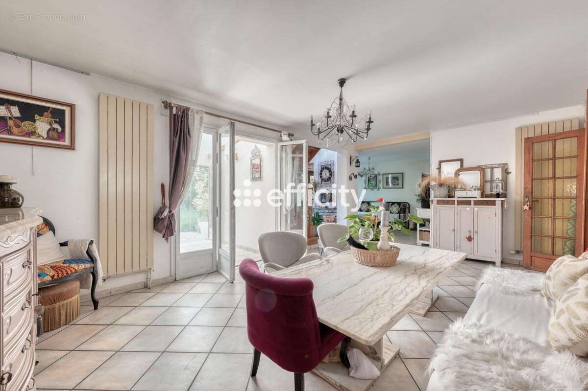 Maison à COMBS-LA-VILLE