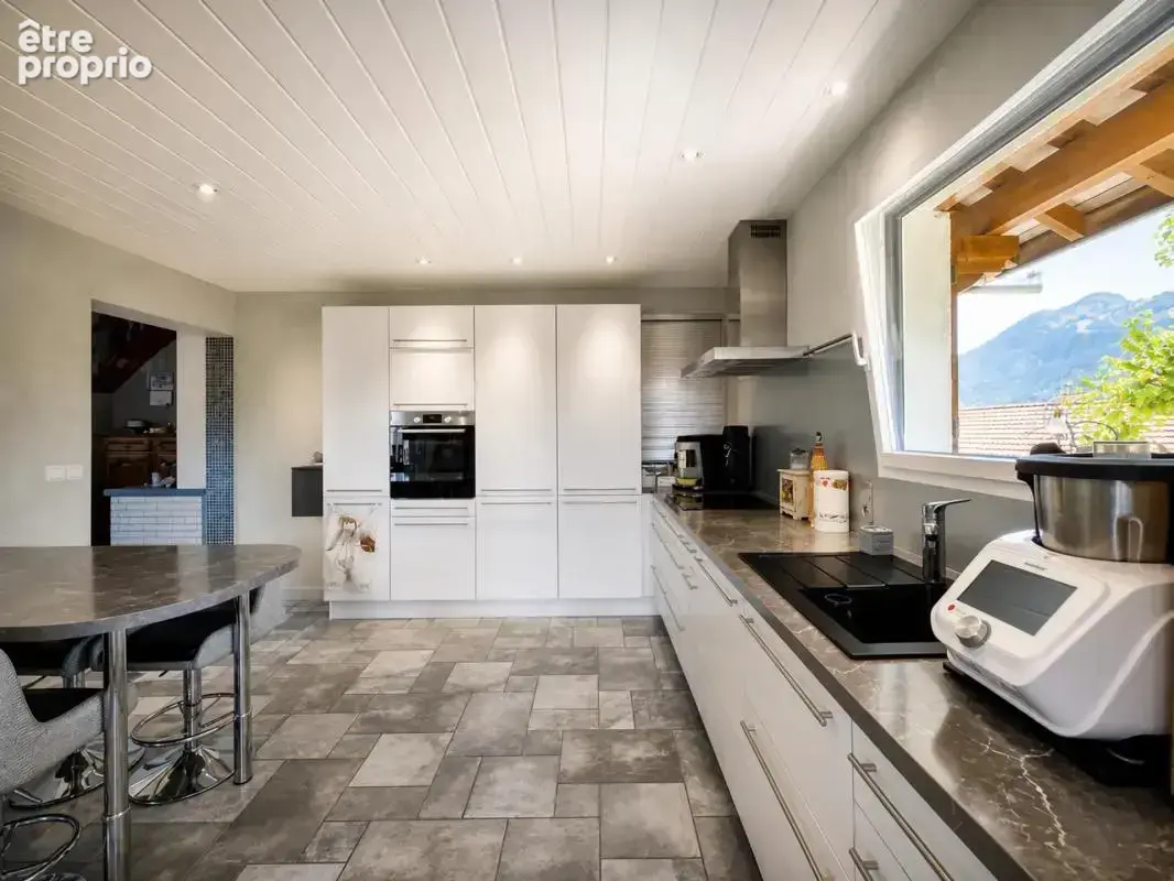 Maison de 8 pièces de 145 m² à Vinzier - photo 5