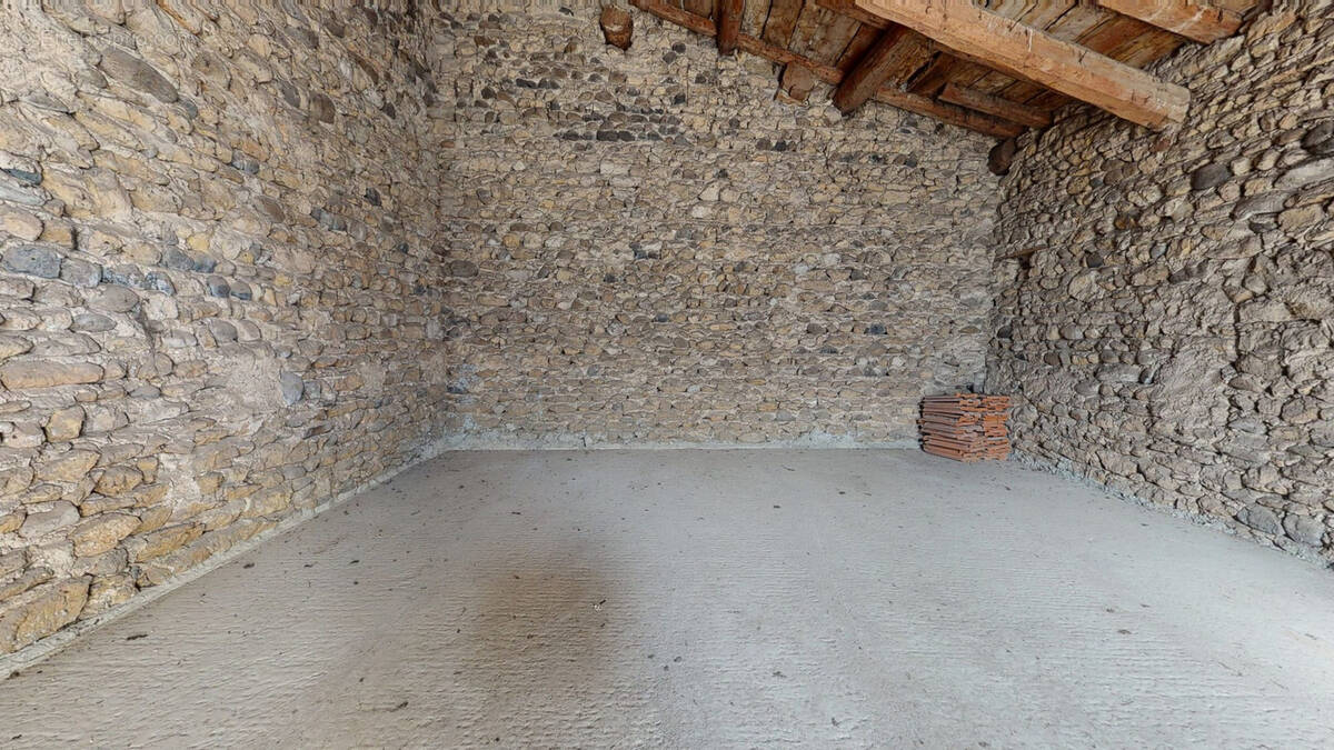 Appartement à SAINT-GERMAIN-LEMBRON