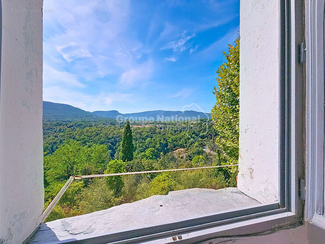 Appartement à BAGNOLS-EN-FORET