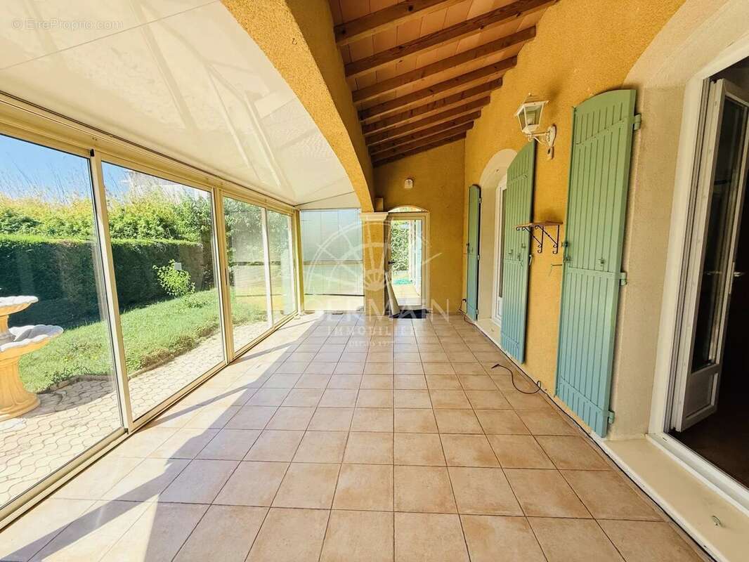 L'Isle-sur-la-Sorgue, Proche du centre-ville, maison traditionnelle de plain-pied de 120 m² - photo 12