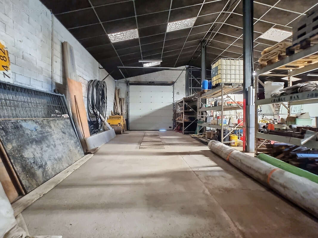 Local commercial et hangar Loué - photo 9