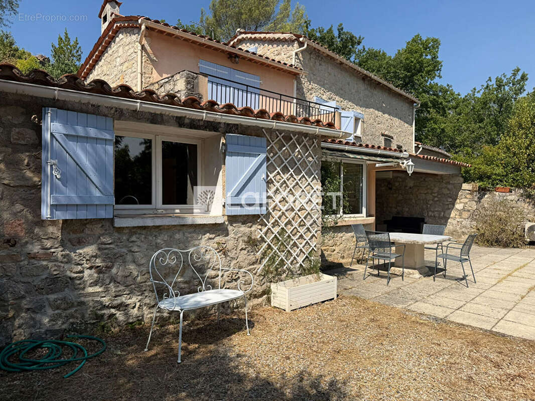 BERGERIE A FAYENCE  DANS UN HAMEAU  3+1pièce(s) 100 m2 avec 60m² de dépendances et très belle piscine - photo 5