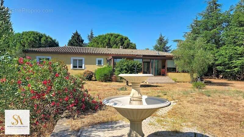 VILLARDONNEL – Villa de plain-pied avec garage, 4 chambres et bureau, sur un terrain de 3 577 m² avec vue dégagée sur la Montagn - photo 2