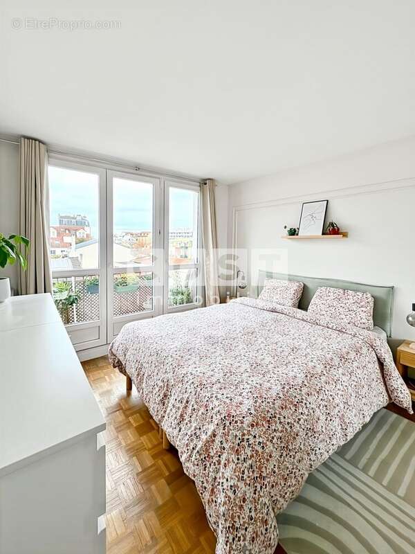 Appartement à LA GARENNE-COLOMBES