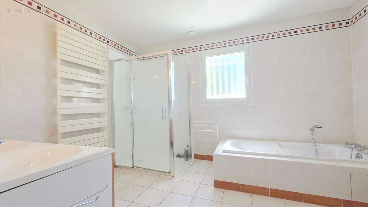 Bourges maison de 166 m² 5 chambres piscine garage - photo 11