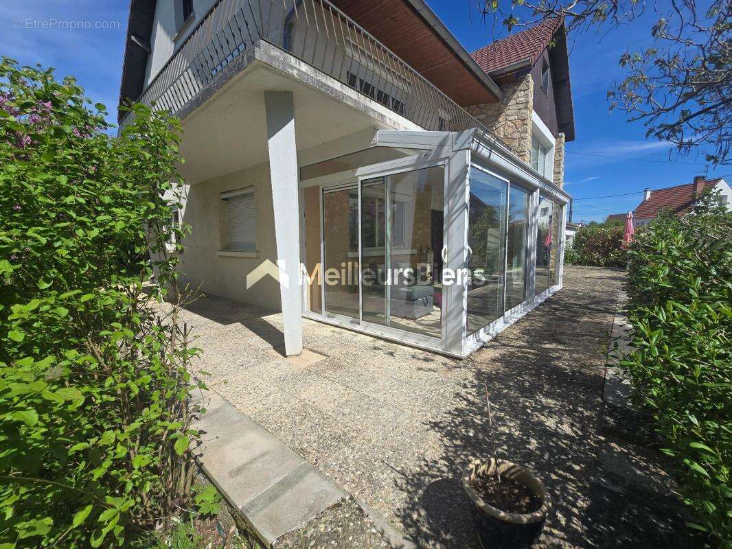 Maison à GENLIS