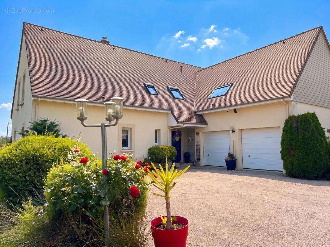 Maison à SAINT-OUEN-DU-MESNIL-OGER