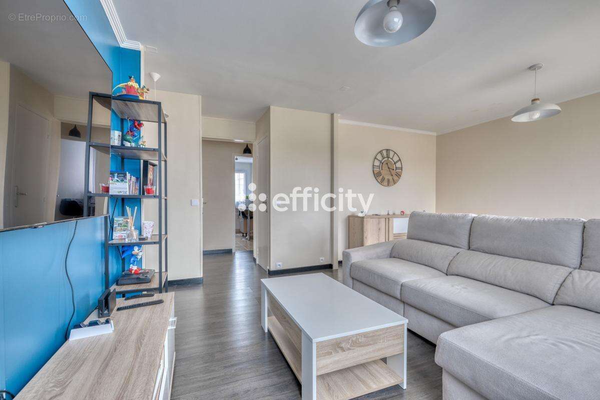 Appartement à EZANVILLE