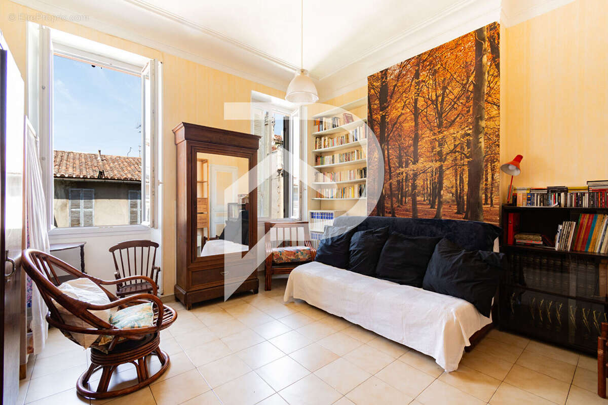 Appartement à MARSEILLE-5E