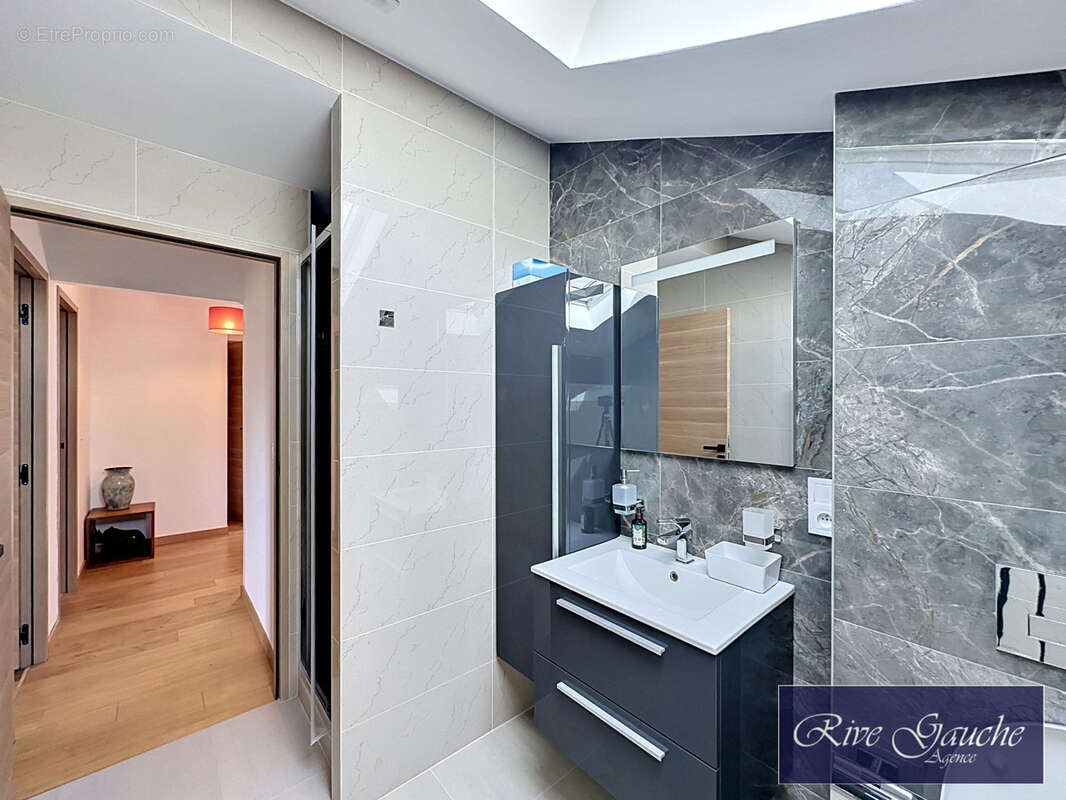Maison individuelle 8 pièces dont T3, entièrement rénovée à lagraie - photo 11