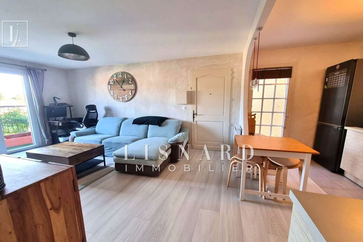 Appartement à VALLAURIS