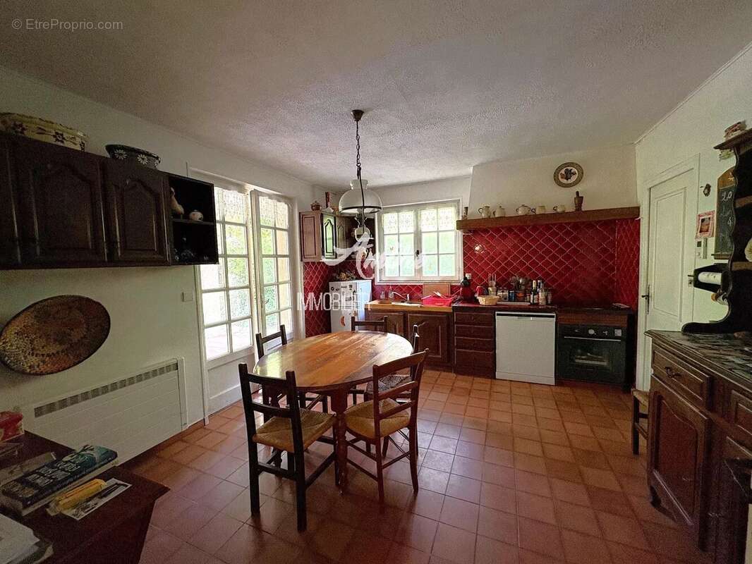 Maison à MONTELEGER