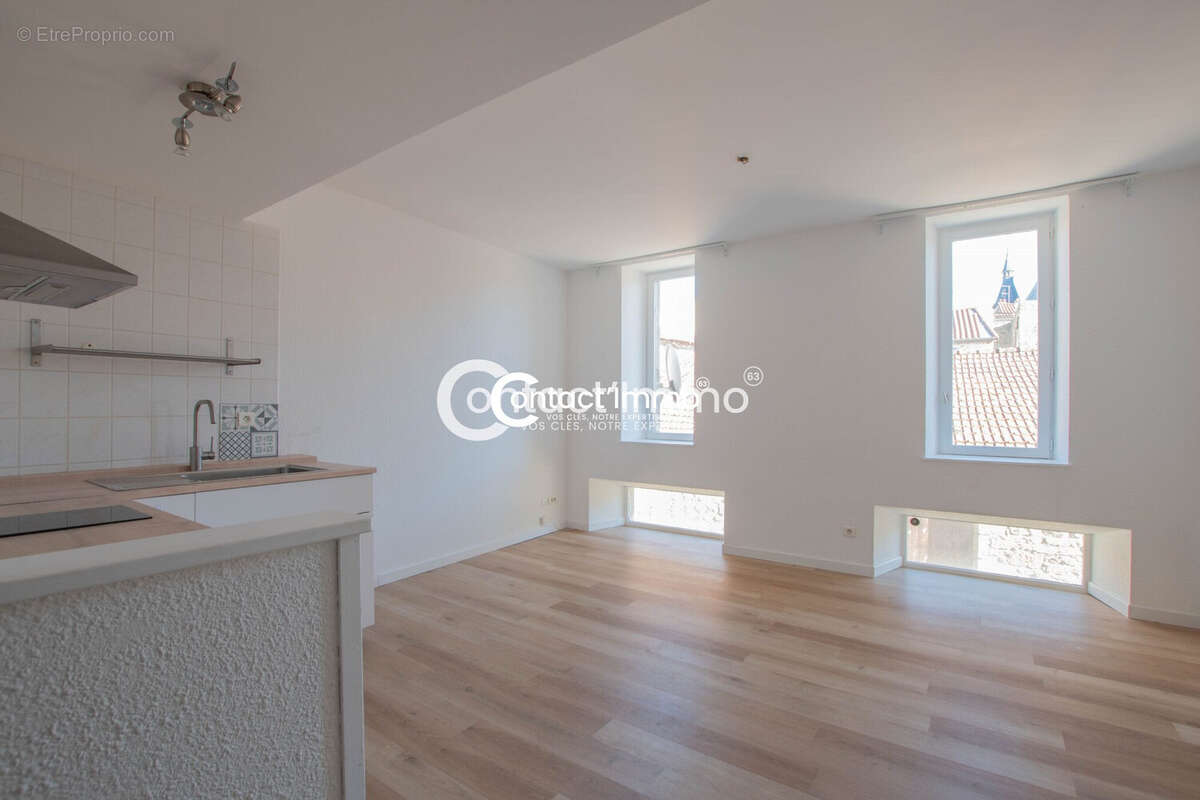 Appartement à VIC-LE-COMTE