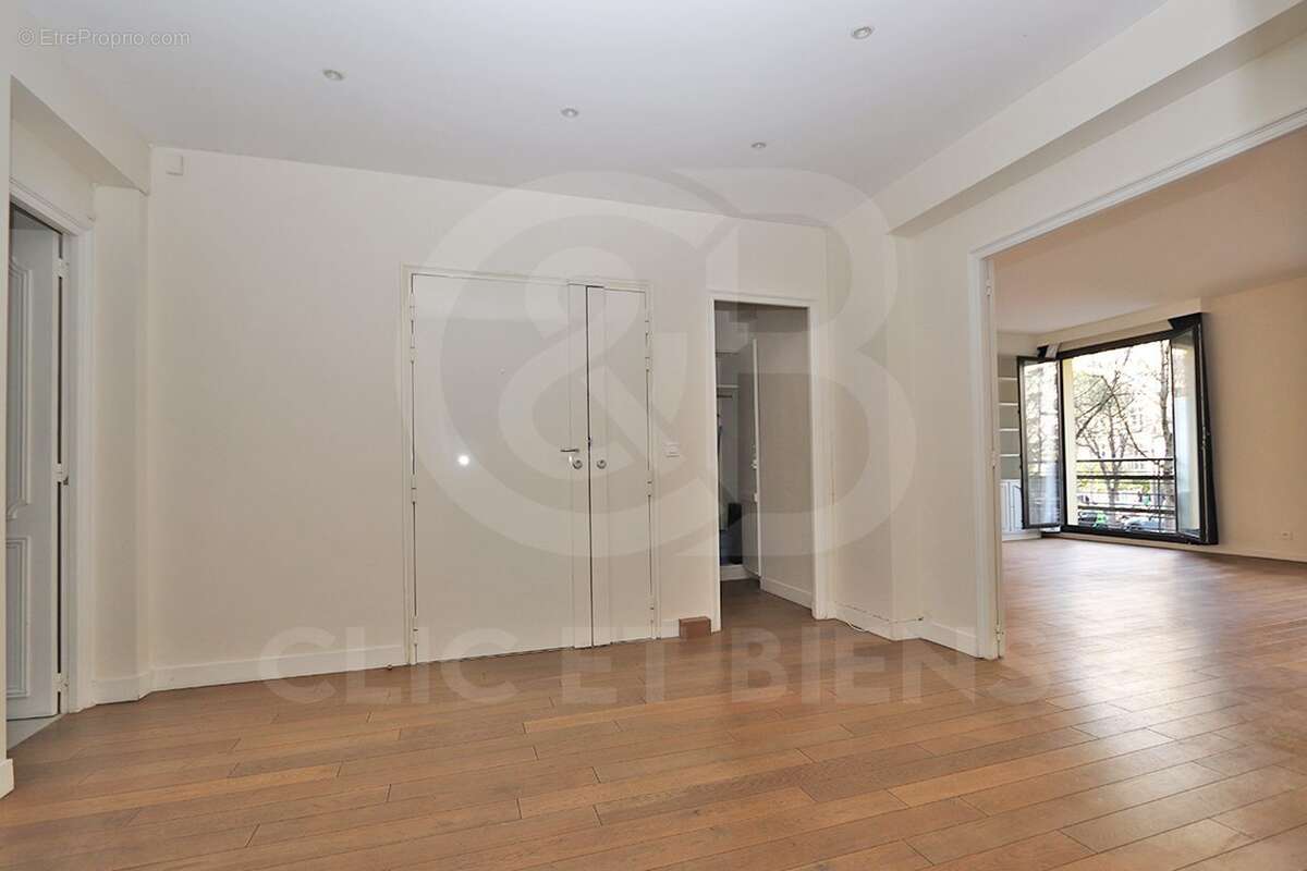 P1-2025 - Appartement à PARIS-16E