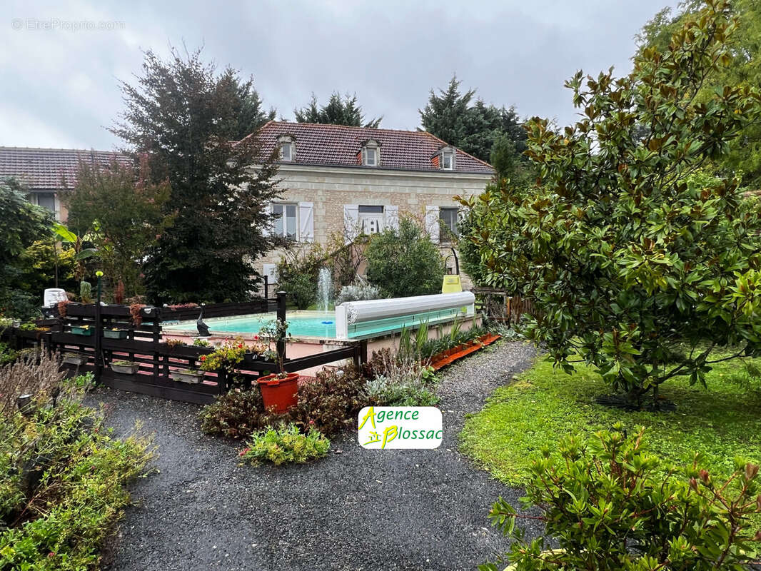 PROPRIÉTÉ de 300m2 hab et DEPENDANCES dans PARC 2550m2 - photo 5