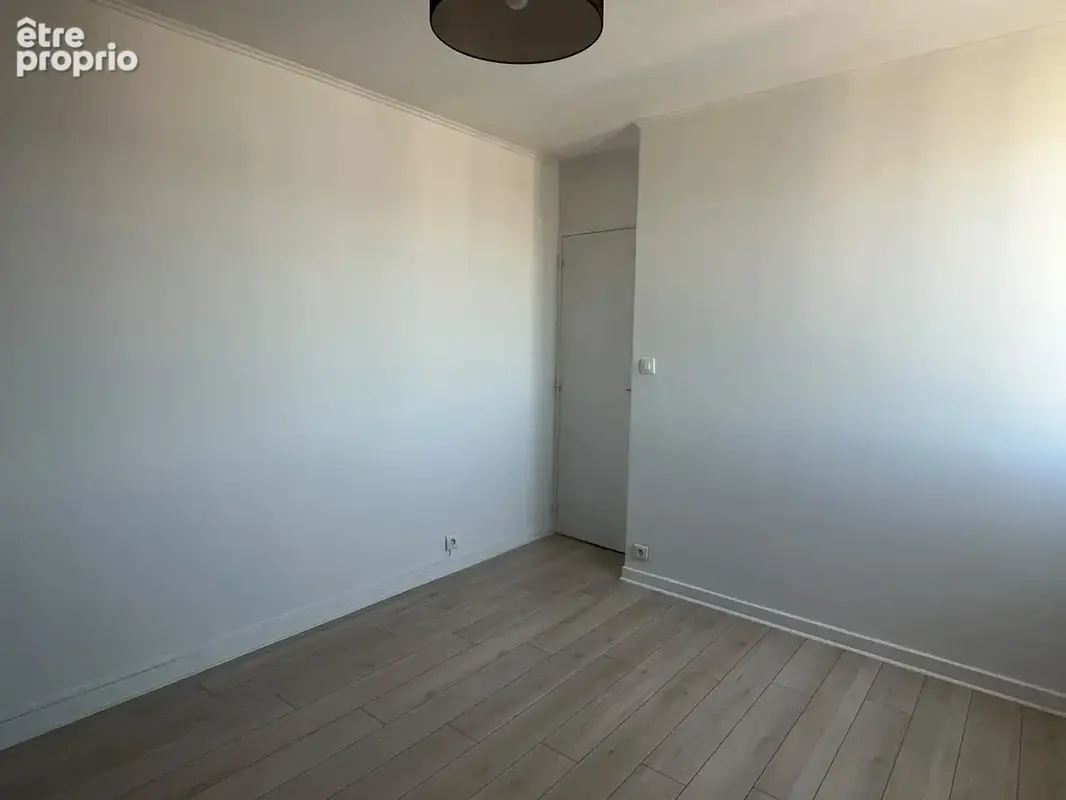 T4 lumineux avec balcon, cave et parking privé   10ème étage - photo 8