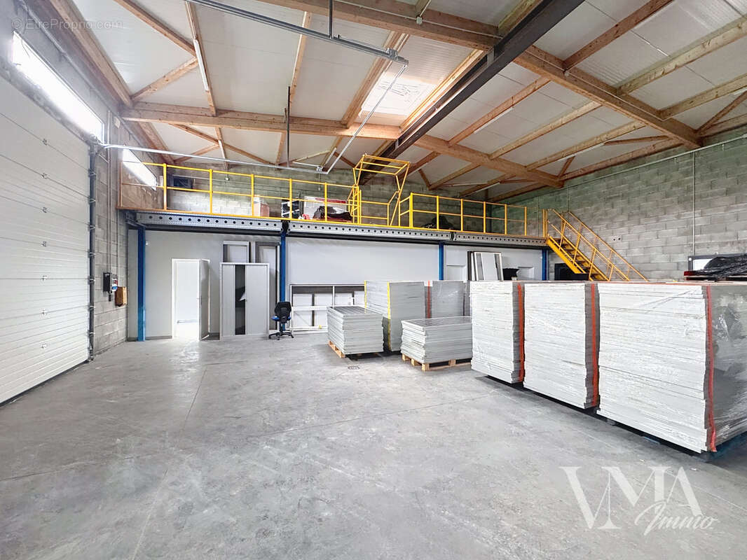 Local d'activité récent 347 m2 - Panissières (42) - 530 000 € - photo 11