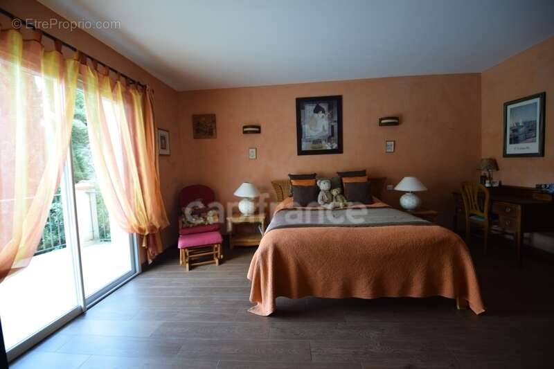 Propriété au calme - 5 chambres - T3 attenant - garage XXL - piscine - à MARMANDE (47) - photo 19