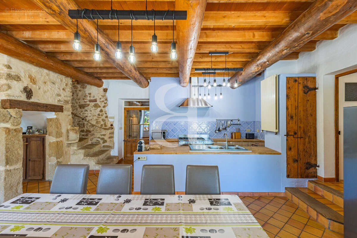 Maison à UCHAUX