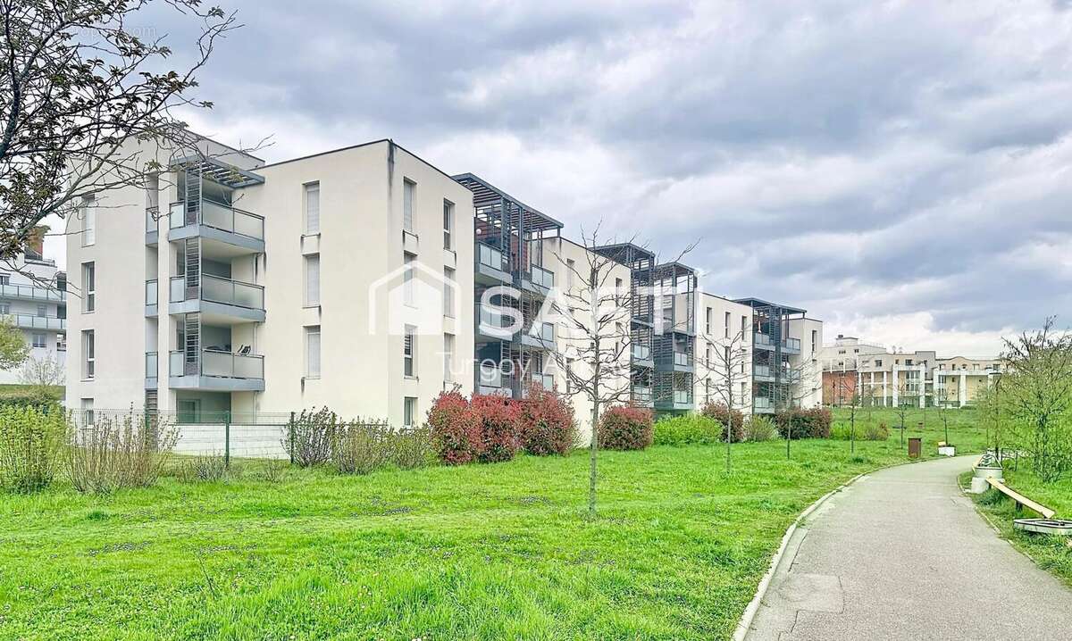 Photo 2 - Appartement à L'ISLE-D'ABEAU