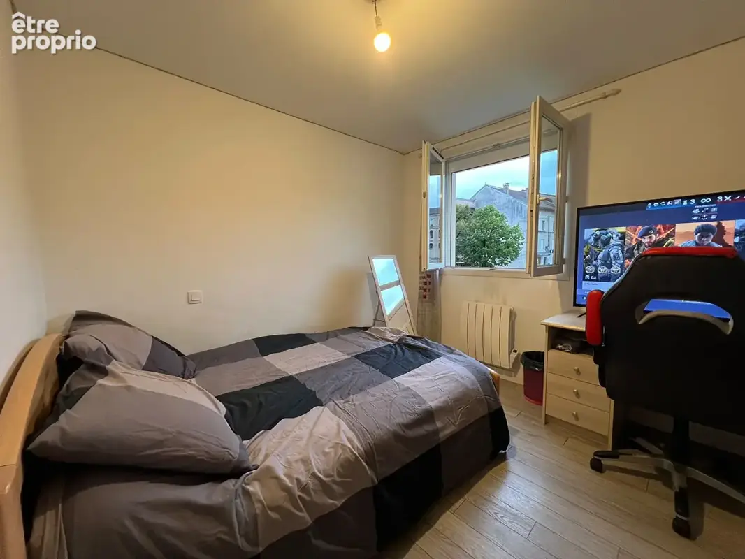 A vendre - appartement T4 de 134.75 m²  au centre-ville d'Oyonnax - photo 6