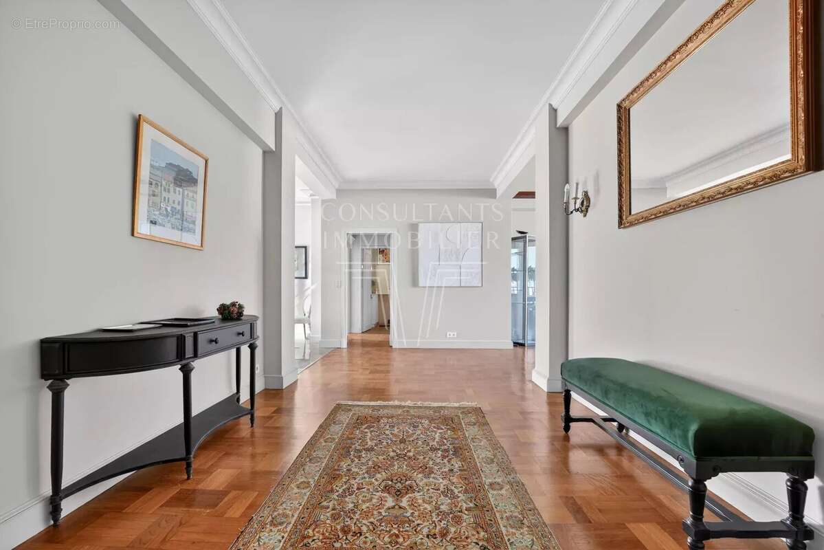 Appartement à PARIS-16E