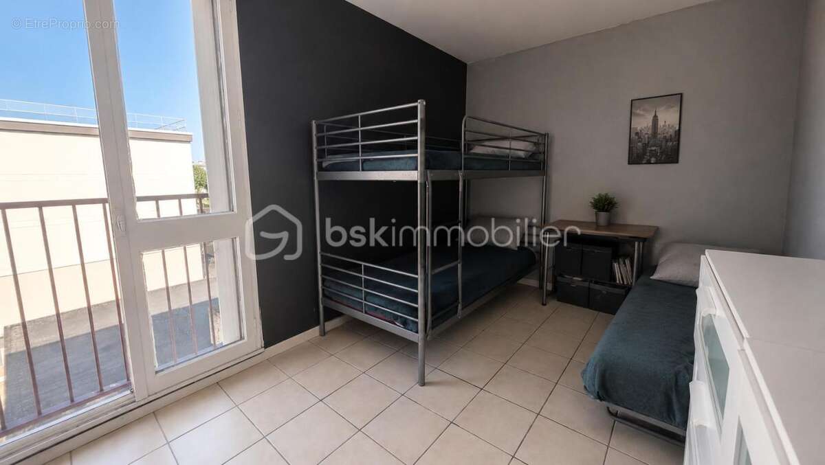 Appartement F3 - 67 m2 - 2 chambres - cave et parking - photo 4