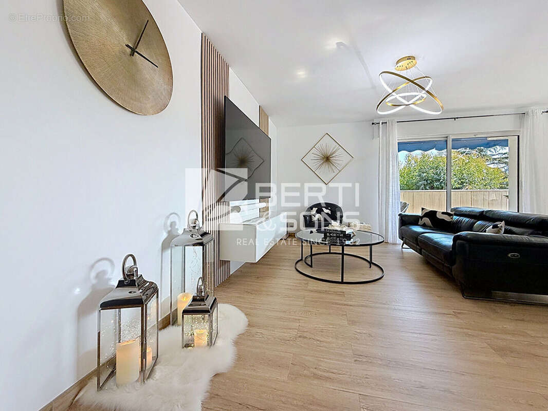 Appartement à MANDELIEU-LA-NAPOULE