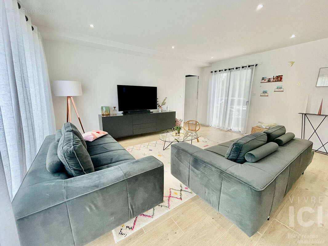 Maison - contemporaine - 140m² - 5 chambres - bourg - photo 11