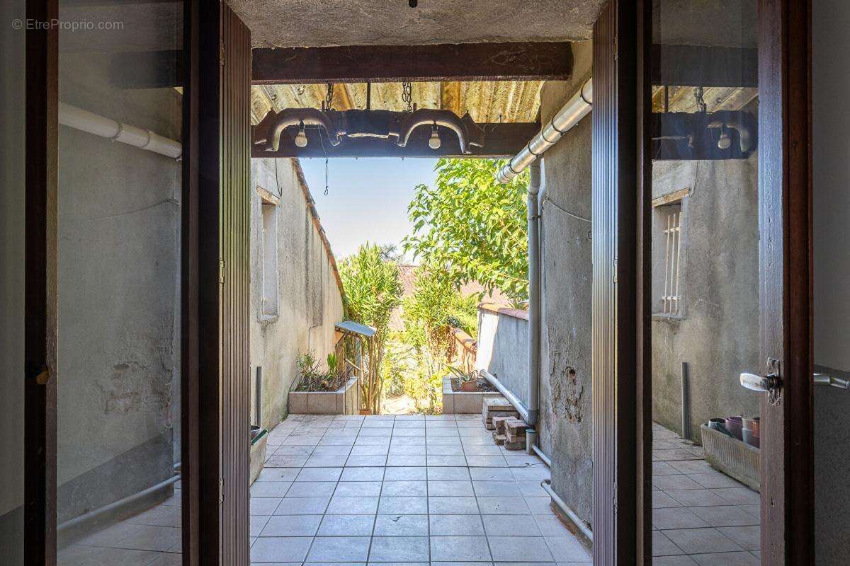 À vendre maison t5 de 88 m2 avec atelier à bouloc 31620 - photo 2