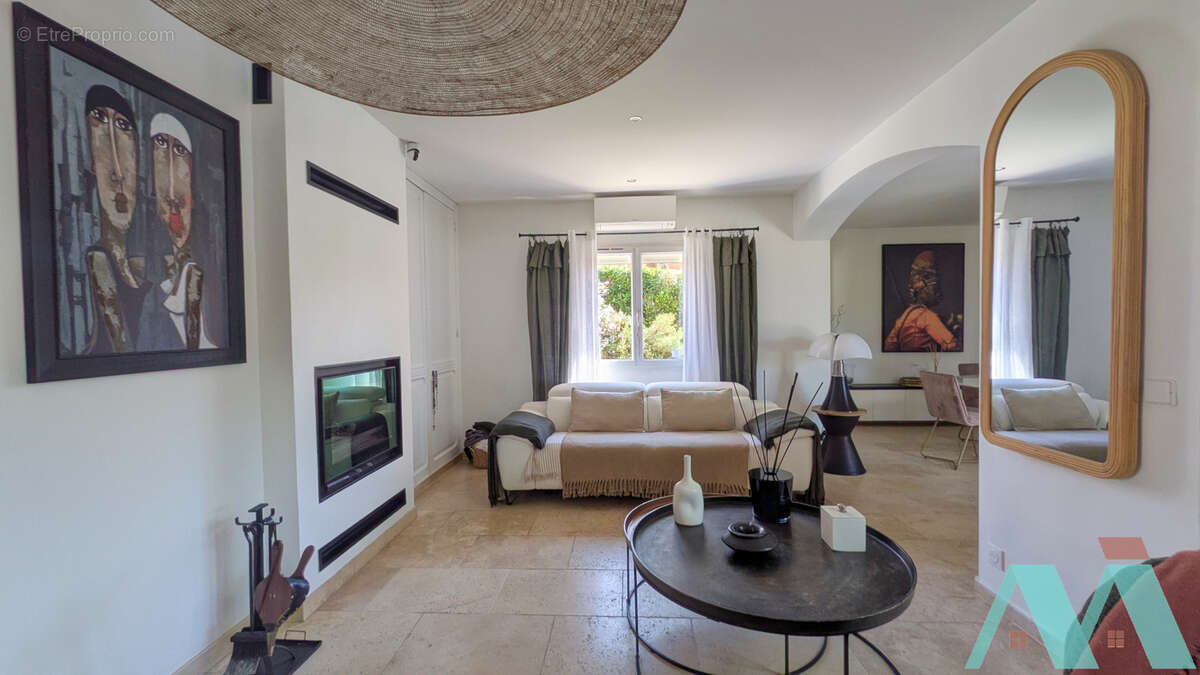 Maison à LE CASTELLET