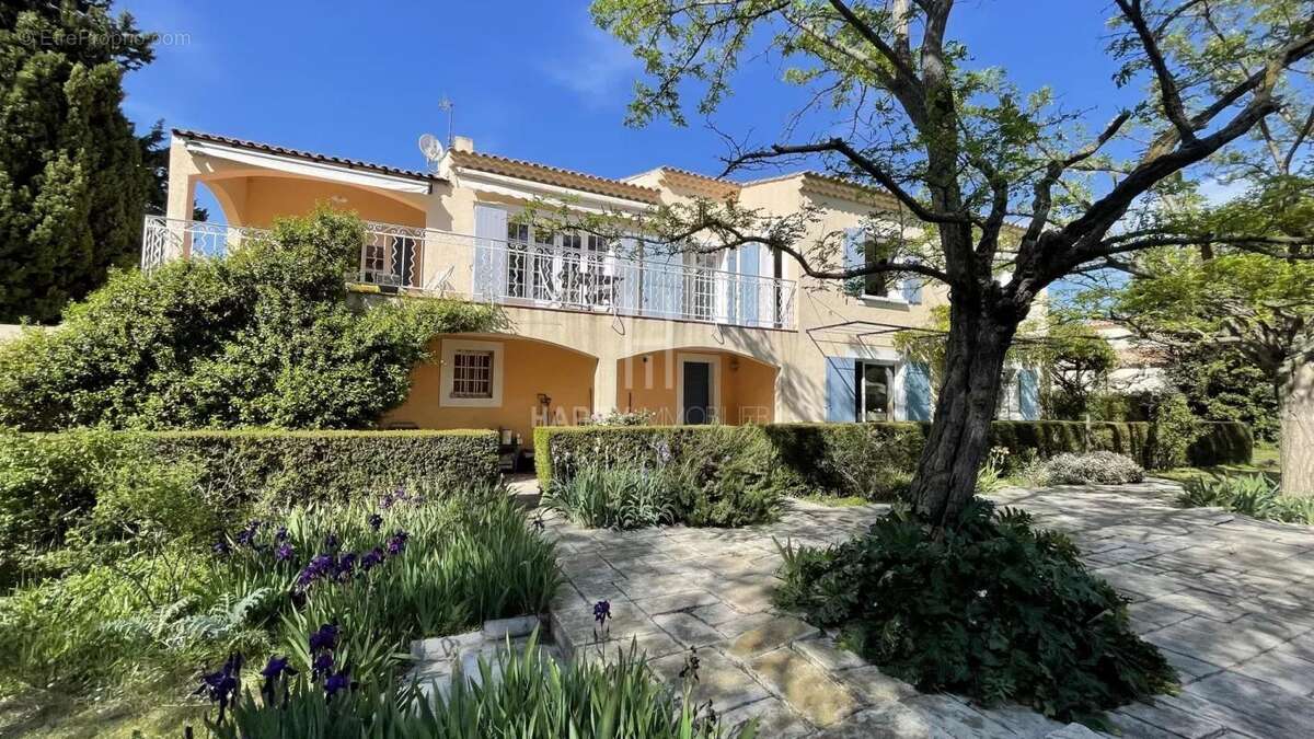 Maison à FONTVIEILLE