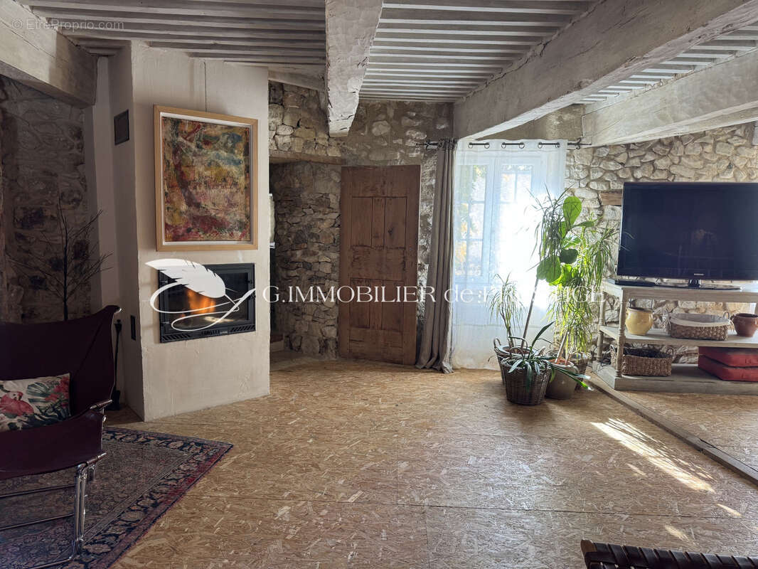 Maison à REVEST-DU-BION