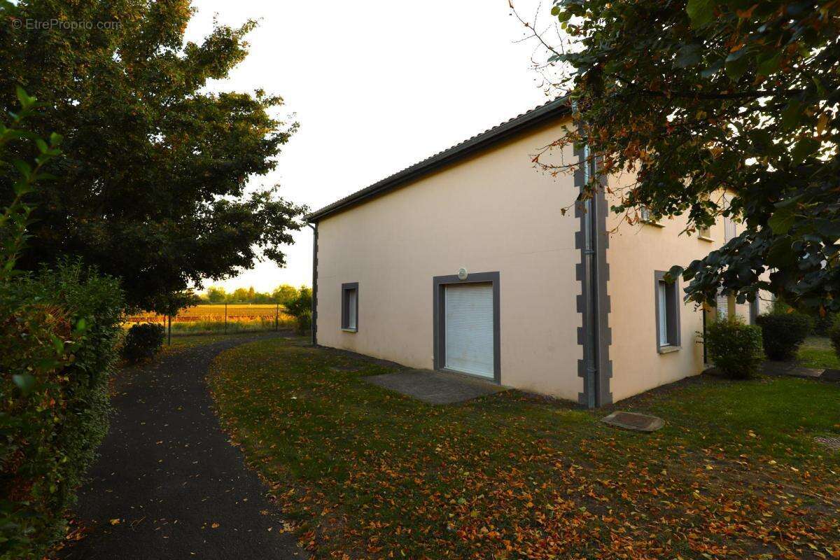 Vente maison t3 + 2 parkings - gerzat - photo 2
