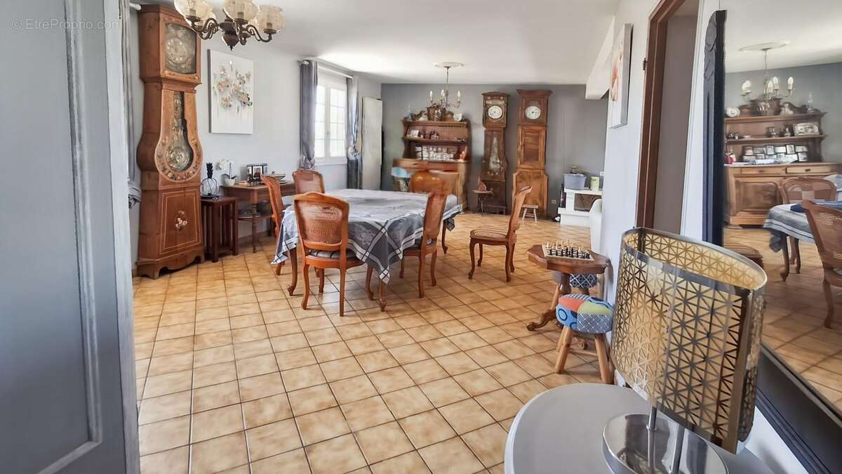 Maison à MENSIGNAC