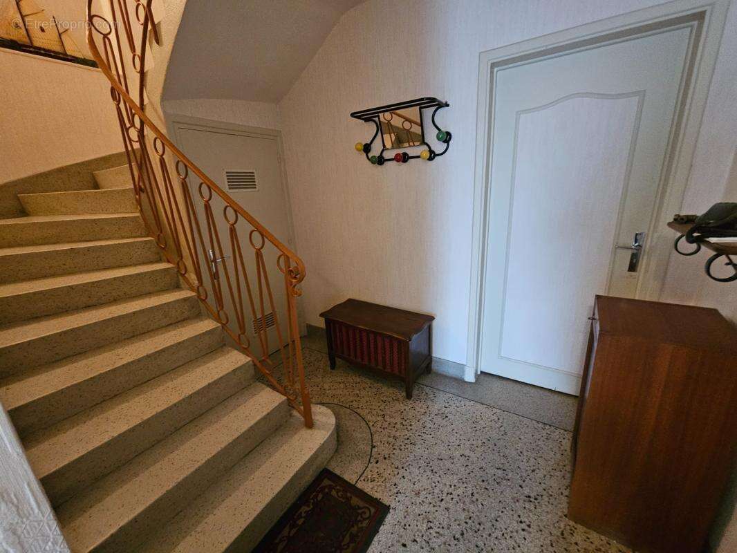 Maison à vendre 4 chambres- 2 garages- terrain 767 m2- LA ROCHE BLANCHE (63670) - photo 11