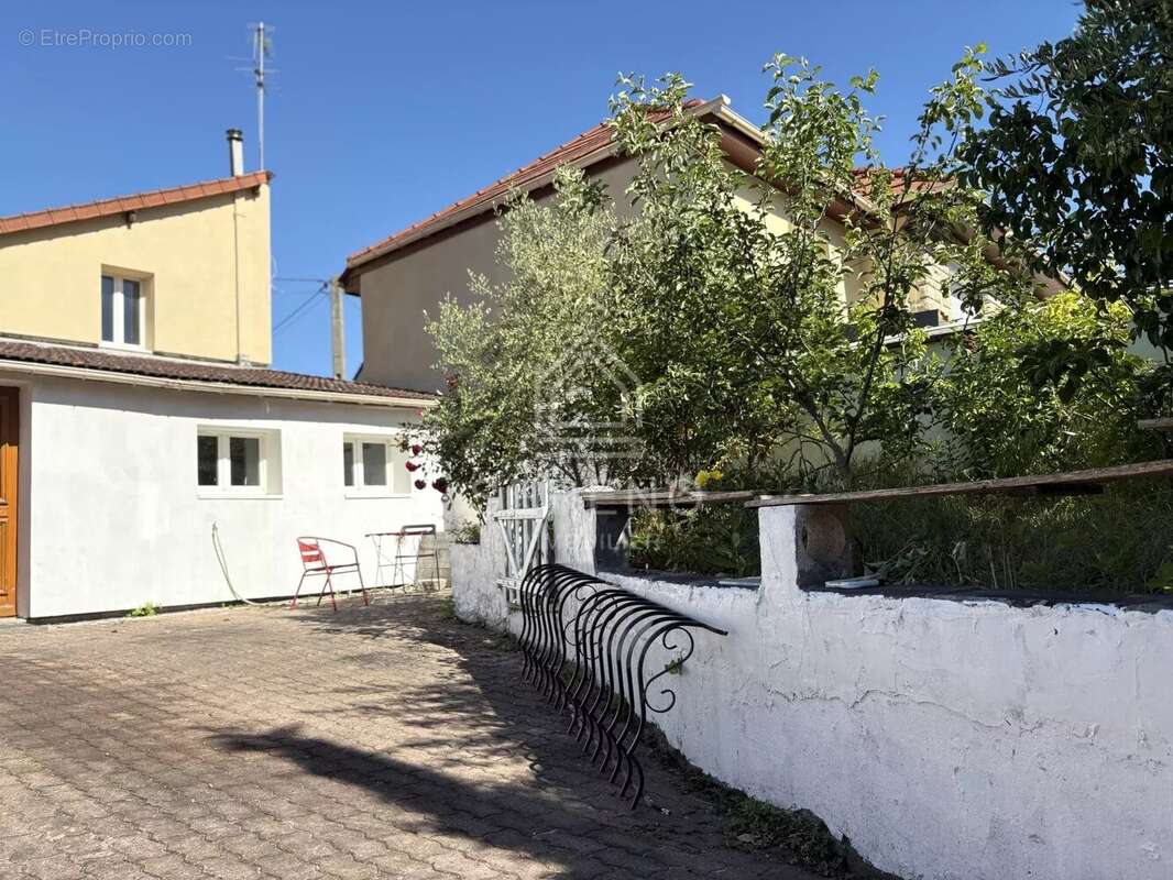 Maison à VILLENEUVE-LE-ROI