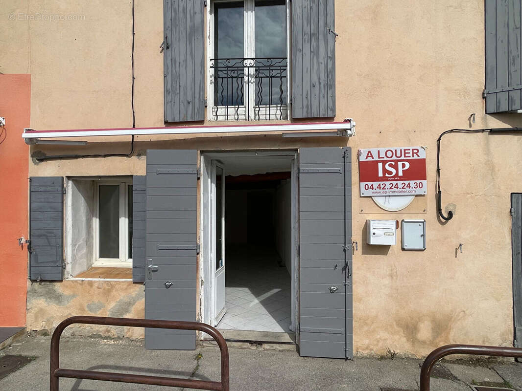 Les Milles - Appartement en RDC de type 2 - 55m² - photo 3