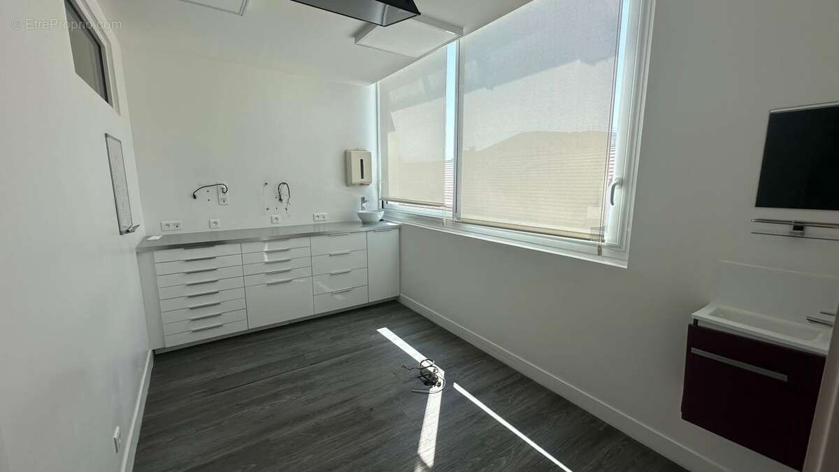 Local Professionnel centre commercial Chamfleury - photo 5