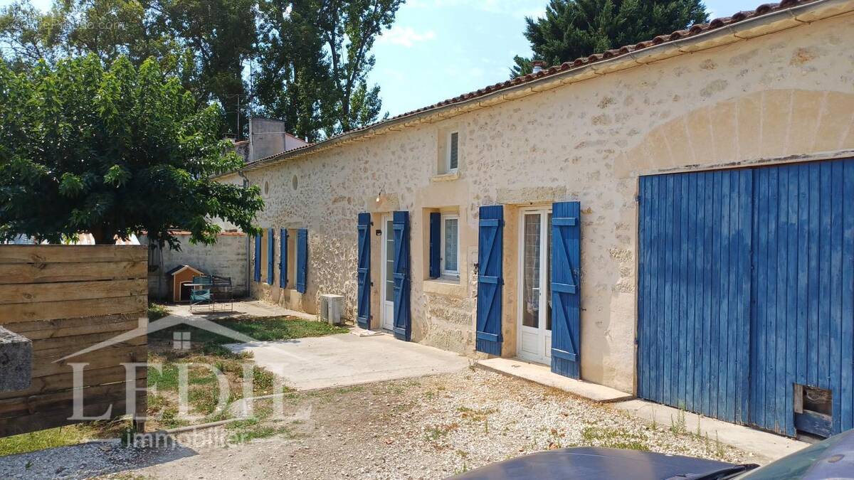 Maison à PUJOLS-SUR-CIRON