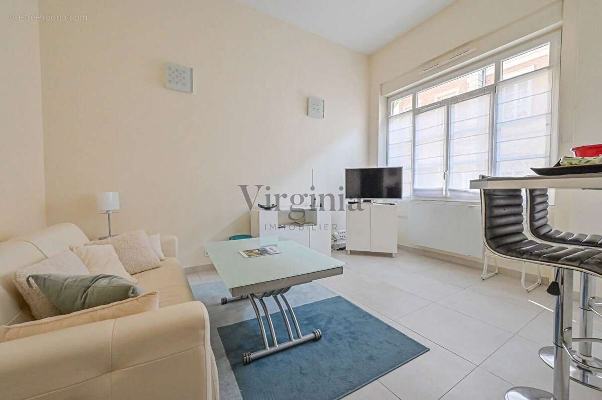 Appartement à CHARENTON-LE-PONT