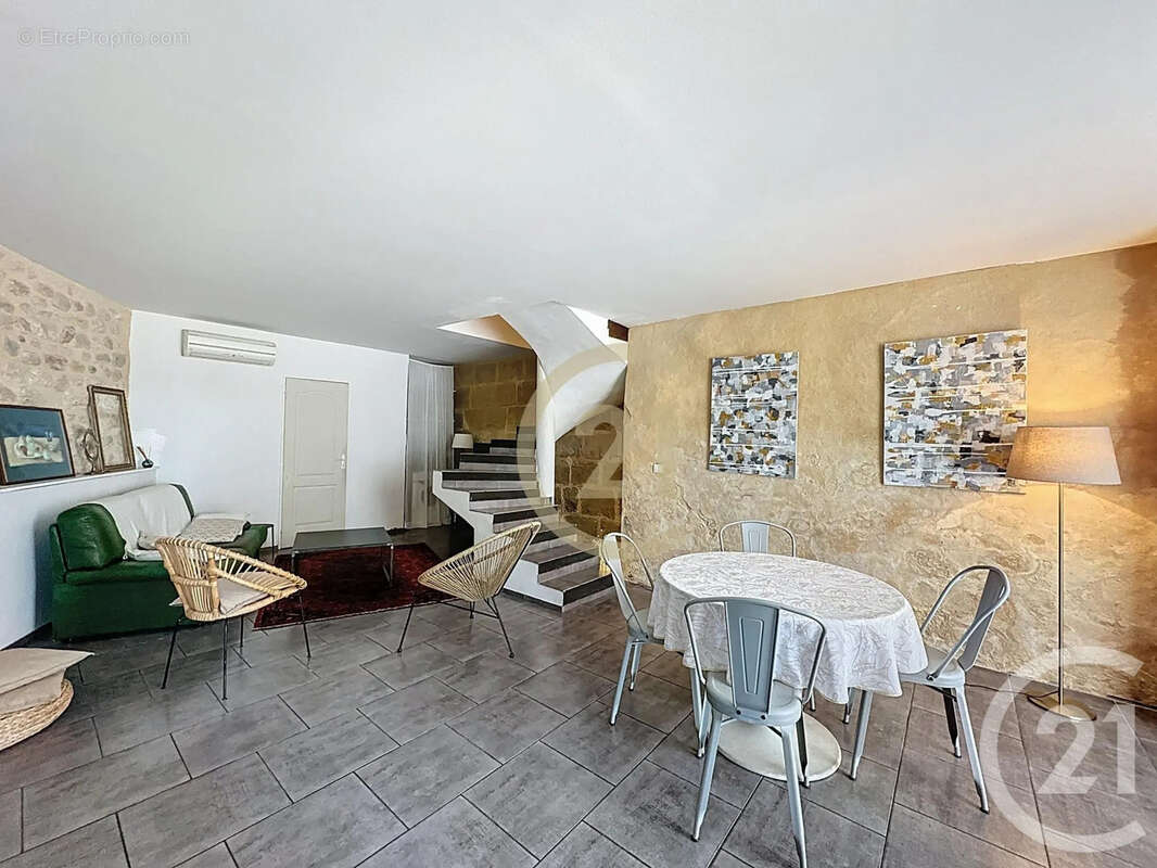 Maison 81 m² à Uzes  - photo 3