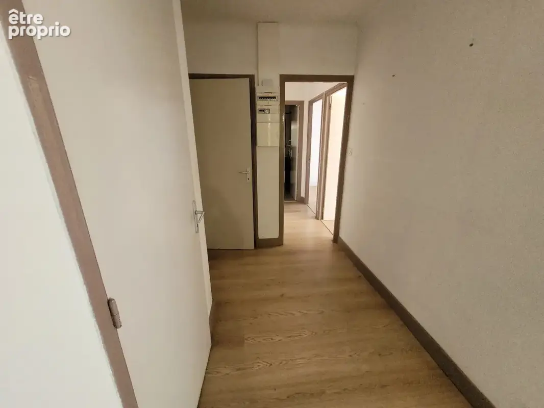 Narbonne Appartement de type 3 de 60 m2 habitables, coeur de ville, situé au 2ième étage avec ascenseur. - photo 4
