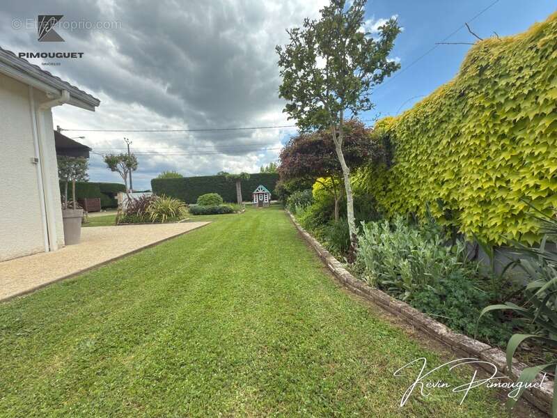 Maison à MOULIETS-ET-VILLEMARTIN