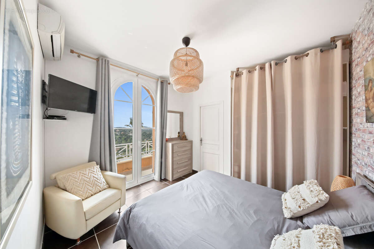 Maison à LA LONDE-LES-MAURES