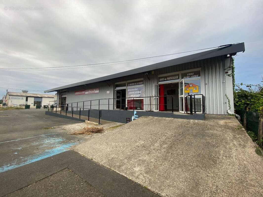 Commerce à SAINT-VINCENT-DE-TYROSSE